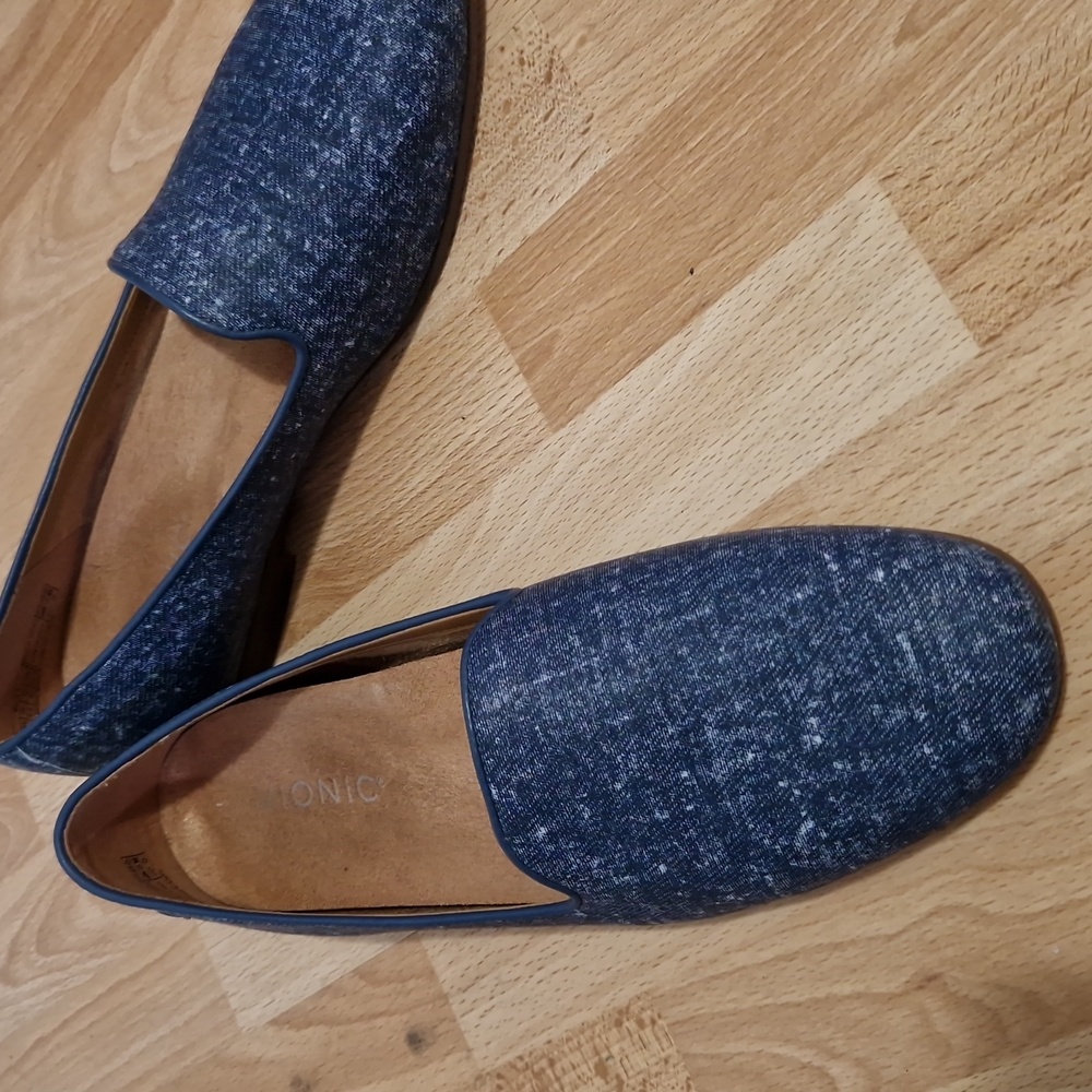Vionic flats in denim color